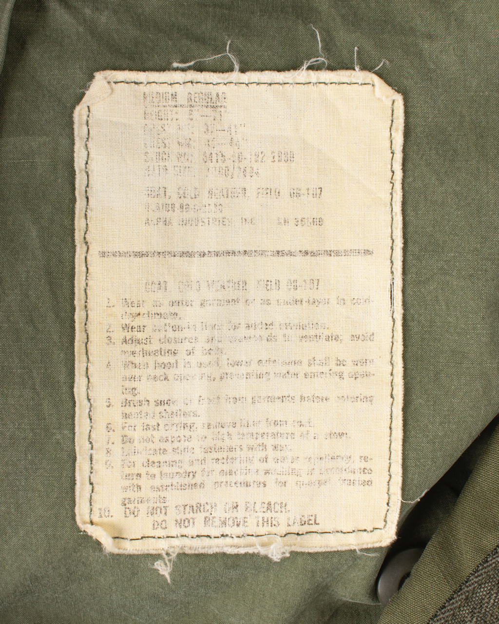 1960s U.S. Army M-65 Olive Field Jacket (M)